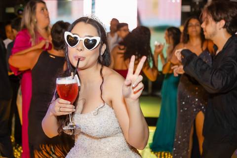 casamento-casa-fotografo-de-casamento-daniel-custodio-fotografias-noiva-noivo-madrinha-padrinho-vestido-make-cabelo-maquiagem-buque-mãe-pai-love-cerimonial-cerimonia-igreja-aliança-padre-buffet-DJ-familia-uberlandia-minas-gerias-brasil-foto-amor-brinde-'