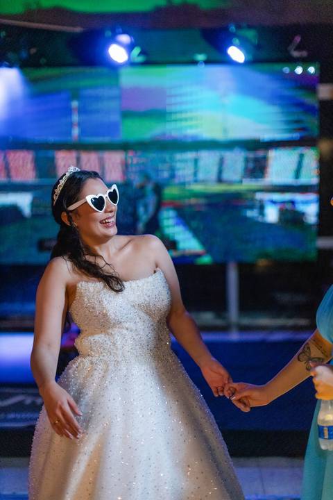 casamento-casa-fotografo-de-casamento-daniel-custodio-fotografias-noiva-noivo-madrinha-padrinho-vestido-make-cabelo-maquiagem-buque-mãe-pai-love-cerimonial-cerimonia-igreja-aliança-padre-buffet-DJ-familia-uberlandia-minas-gerias-brasil-foto-amor-brinde-'