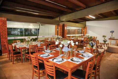 casamento-casa-fotografo-de-casamento-daniel-custodio-fotografias-noiva-noivo-madrinha-padrinho-vestido-make-cabelo-maquiagem-buque-mãe-pai-love-cerimonial-cerimonia-igreja-aliança-padre-buffet-DJ-familia-uberlandia-minas-gerias-brasil-foto-amor-brinde-'