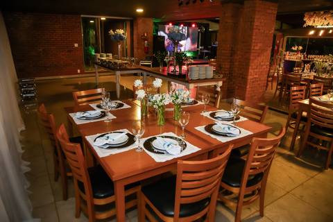 casamento-casa-fotografo-de-casamento-daniel-custodio-fotografias-noiva-noivo-madrinha-padrinho-vestido-make-cabelo-maquiagem-buque-mãe-pai-love-cerimonial-cerimonia-igreja-aliança-padre-buffet-DJ-familia-uberlandia-minas-gerias-brasil-foto-amor-brinde-'