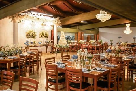 casamento-casa-fotografo-de-casamento-daniel-custodio-fotografias-noiva-noivo-madrinha-padrinho-vestido-make-cabelo-maquiagem-buque-mãe-pai-love-cerimonial-cerimonia-igreja-aliança-padre-buffet-DJ-familia-uberlandia-minas-gerias-brasil-foto-amor-brinde-'