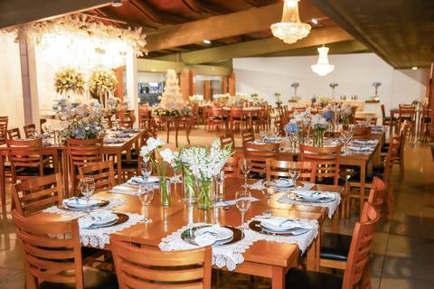 casamento-casa-fotografo-de-casamento-daniel-custodio-fotografias-noiva-noivo-madrinha-padrinho-vestido-make-cabelo-maquiagem-buque-mãe-pai-love-cerimonial-cerimonia-igreja-aliança-padre-buffet-DJ-familia-uberlandia-minas-gerias-brasil-foto-amor-brinde-'