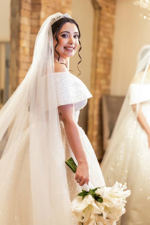 casamento-casa-fotografo-de-casamento-daniel-custodio-fotografias-noiva-noivo-madrinha-padrinho-vestido-make-cabelo-maquiagem-buque-mãe-pai-love-cerimonial-cerimonia-igreja-aliança-padre-buffet-DJ-familia-uberlandia-minas-gerias-brasil-foto-amor-brinde-'