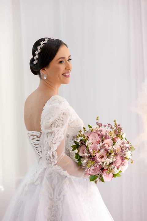 casamento-casa-fotografo-de-casamento-daniel-custodio-fotografias-noiva-noivo-madrinha-padrinho-vestido-make-cabelo-maquiagem-buque-mãe-pai-love-cerimonial-cerimonia-igreja-aliança-padre-buffet-DJ-familia-uberlandia-minas-gerias-brasil-foto-amor-brinde-'