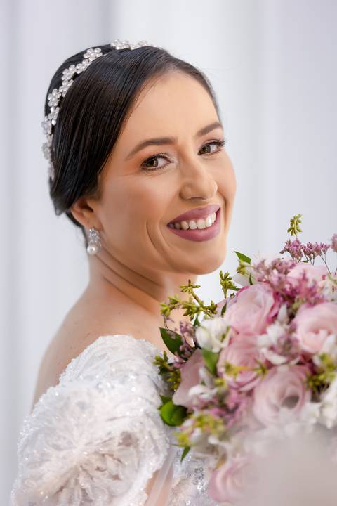 casamento-casa-fotografo-de-casamento-daniel-custodio-fotografias-noiva-noivo-madrinha-padrinho-vestido-make-cabelo-maquiagem-buque-mãe-pai-love-cerimonial-cerimonia-igreja-aliança-padre-buffet-DJ-familia-uberlandia-minas-gerias-brasil-foto-amor-brinde-'