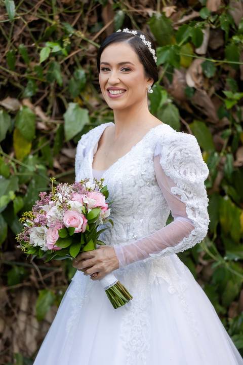casamento-casa-fotografo-de-casamento-daniel-custodio-fotografias-noiva-noivo-madrinha-padrinho-vestido-make-cabelo-maquiagem-buque-mãe-pai-love-cerimonial-cerimonia-igreja-aliança-padre-buffet-DJ-familia-uberlandia-minas-gerias-brasil-foto-amor-brinde-'