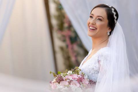 casamento-casa-fotografo-de-casamento-daniel-custodio-fotografias-noiva-noivo-madrinha-padrinho-vestido-make-cabelo-maquiagem-buque-mãe-pai-love-cerimonial-cerimonia-igreja-aliança-padre-buffet-DJ-familia-uberlandia-minas-gerias-brasil-foto-amor-brinde-'