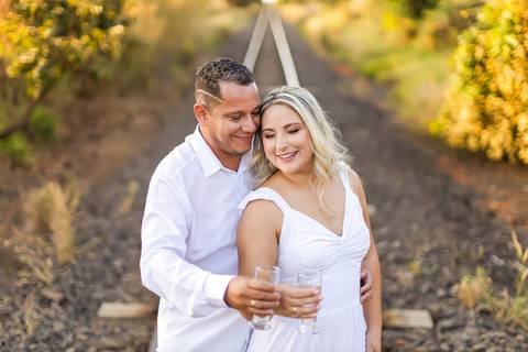 casamento-casa-fotografo-de-casamento-daniel-custodio-fotografias-noiva-noivo-madrinha-padrinho-vestido-make-cabelo-maquiagem-buque-mãe-pai-love-cerimonial-cerimonia-igreja-aliança-padre-buffet-DJ-familia-uberlandia-minas-gerias-brasil-foto-amor-brinde-'