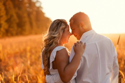 casamento-casa-fotografo-de-casamento-daniel-custodio-fotografias-noiva-noivo-madrinha-padrinho-vestido-make-cabelo-maquiagem-buque-mãe-pai-love-cerimonial-cerimonia-igreja-aliança-padre-buffet-DJ-familia-uberlandia-minas-gerias-brasil-foto-amor-brinde-'