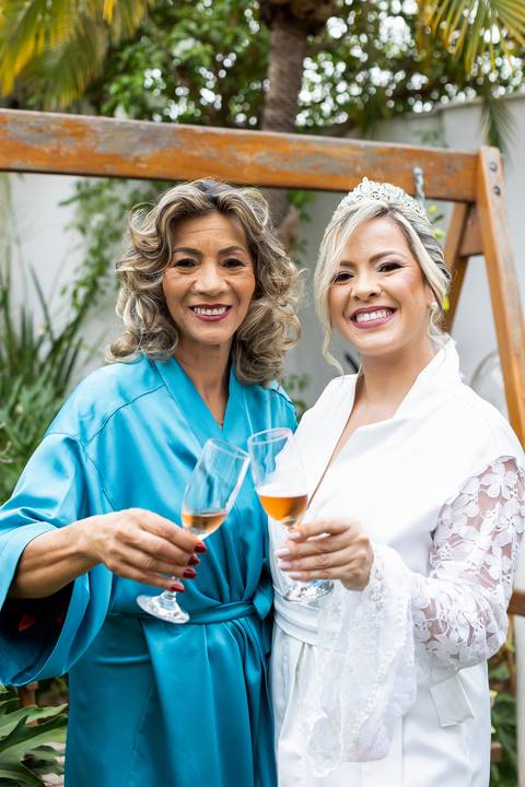 casamento-casa-fotografo-de-casamento-daniel-custodio-fotografias-noiva-noivo-madrinha-padrinho-vestido-make-cabelo-maquiagem-buque-mãe-pai-love-cerimonial-cerimonia-igreja-aliança-padre-buffet-DJ-familia-uberlandia-minas-gerias-brasil-foto-amor-brinde-'