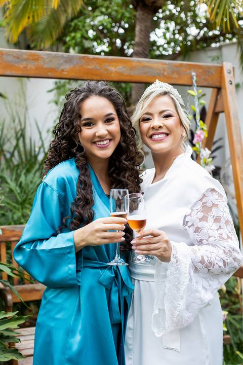 casamento-casa-fotografo-de-casamento-daniel-custodio-fotografias-noiva-noivo-madrinha-padrinho-vestido-make-cabelo-maquiagem-buque-mãe-pai-love-cerimonial-cerimonia-igreja-aliança-padre-buffet-DJ-familia-uberlandia-minas-gerias-brasil-foto-amor-brinde-'