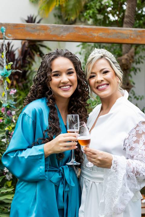 casamento-casa-fotografo-de-casamento-daniel-custodio-fotografias-noiva-noivo-madrinha-padrinho-vestido-make-cabelo-maquiagem-buque-mãe-pai-love-cerimonial-cerimonia-igreja-aliança-padre-buffet-DJ-familia-uberlandia-minas-gerias-brasil-foto-amor-brinde-'