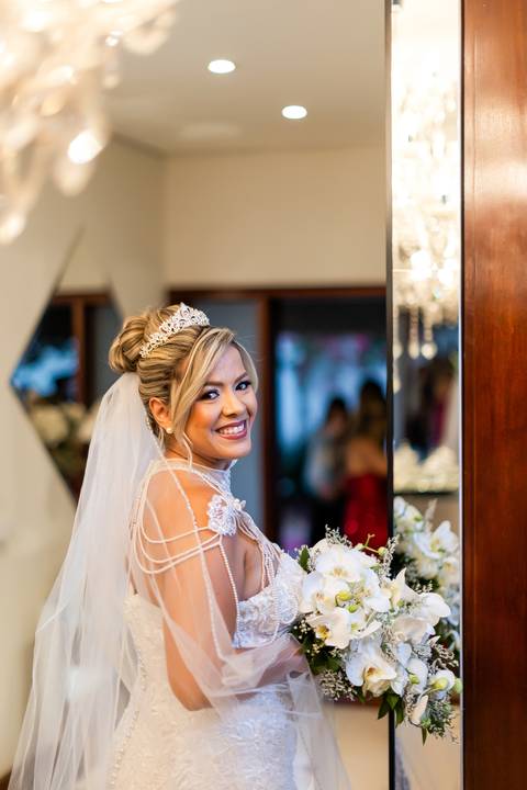 casamento-casa-fotografo-de-casamento-daniel-custodio-fotografias-noiva-noivo-madrinha-padrinho-vestido-make-cabelo-maquiagem-buque-mãe-pai-love-cerimonial-cerimonia-igreja-aliança-padre-buffet-DJ-familia-uberlandia-minas-gerias-brasil-foto-amor-brinde-'