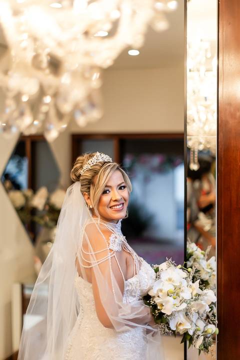 casamento-casa-fotografo-de-casamento-daniel-custodio-fotografias-noiva-noivo-madrinha-padrinho-vestido-make-cabelo-maquiagem-buque-mãe-pai-love-cerimonial-cerimonia-igreja-aliança-padre-buffet-DJ-familia-uberlandia-minas-gerias-brasil-foto-amor-brinde-'