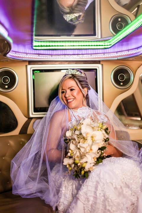 casamento-casa-fotografo-de-casamento-daniel-custodio-fotografias-noiva-noivo-madrinha-padrinho-vestido-make-cabelo-maquiagem-buque-mãe-pai-love-cerimonial-cerimonia-igreja-aliança-padre-buffet-DJ-familia-uberlandia-minas-gerias-brasil-foto-amor-brinde-'