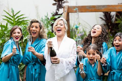 casamento-casa-fotografo-de-casamento-daniel-custodio-fotografias-noiva-noivo-madrinha-padrinho-vestido-make-cabelo-maquiagem-buque-mãe-pai-love-cerimonial-cerimonia-igreja-aliança-padre-buffet-DJ-familia-uberlandia-minas-gerias-brasil-foto-amor-brinde-'