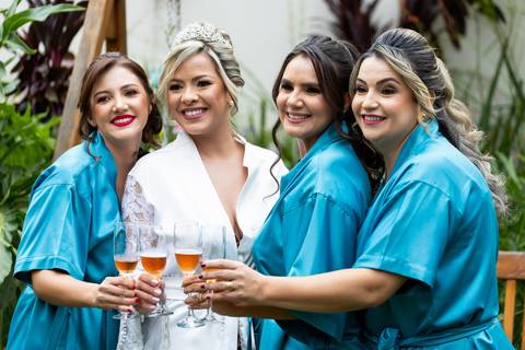 casamento-casa-fotografo-de-casamento-daniel-custodio-fotografias-noiva-noivo-madrinha-padrinho-vestido-make-cabelo-maquiagem-buque-mãe-pai-love-cerimonial-cerimonia-igreja-aliança-padre-buffet-DJ-familia-uberlandia-minas-gerias-brasil-foto-amor-brinde-'