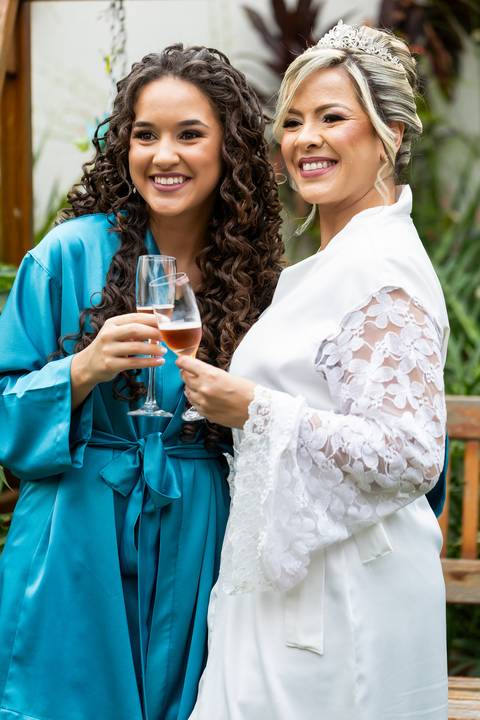 casamento-casa-fotografo-de-casamento-daniel-custodio-fotografias-noiva-noivo-madrinha-padrinho-vestido-make-cabelo-maquiagem-buque-mãe-pai-love-cerimonial-cerimonia-igreja-aliança-padre-buffet-DJ-familia-uberlandia-minas-gerias-brasil-foto-amor-brinde-'