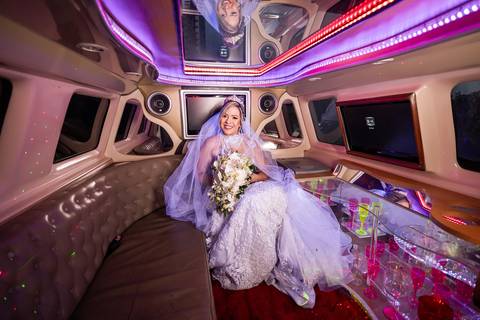 casamento-casa-fotografo-de-casamento-daniel-custodio-fotografias-noiva-noivo-madrinha-padrinho-vestido-make-cabelo-maquiagem-buque-mãe-pai-love-cerimonial-cerimonia-igreja-aliança-padre-buffet-DJ-familia-uberlandia-minas-gerias-brasil-foto-amor-brinde-'