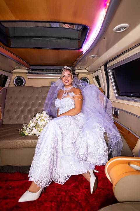 casamento-casa-fotografo-de-casamento-daniel-custodio-fotografias-noiva-noivo-madrinha-padrinho-vestido-make-cabelo-maquiagem-buque-mãe-pai-love-cerimonial-cerimonia-igreja-aliança-padre-buffet-DJ-familia-uberlandia-minas-gerias-brasil-foto-amor-brinde-'