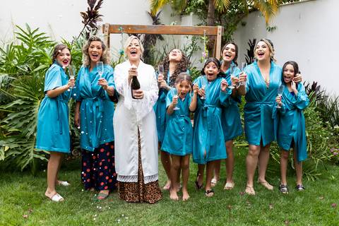 casamento-casa-fotografo-de-casamento-daniel-custodio-fotografias-noiva-noivo-madrinha-padrinho-vestido-make-cabelo-maquiagem-buque-mãe-pai-love-cerimonial-cerimonia-igreja-aliança-padre-buffet-DJ-familia-uberlandia-minas-gerias-brasil-foto-amor-brinde-'