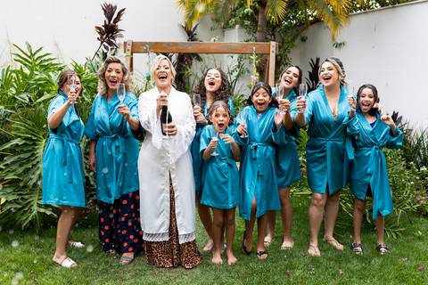 casamento-casa-fotografo-de-casamento-daniel-custodio-fotografias-noiva-noivo-madrinha-padrinho-vestido-make-cabelo-maquiagem-buque-mãe-pai-love-cerimonial-cerimonia-igreja-aliança-padre-buffet-DJ-familia-uberlandia-minas-gerias-brasil-foto-amor-brinde-'