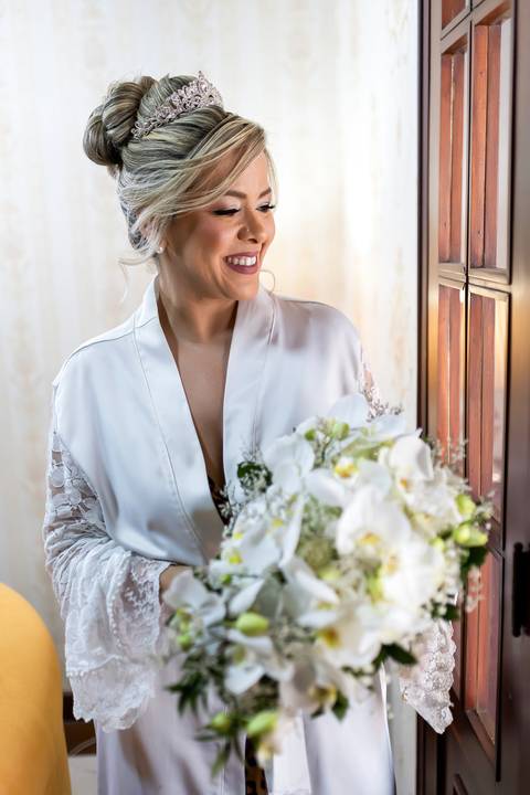 casamento-casa-fotografo-de-casamento-daniel-custodio-fotografias-noiva-noivo-madrinha-padrinho-vestido-make-cabelo-maquiagem-buque-mãe-pai-love-cerimonial-cerimonia-igreja-aliança-padre-buffet-DJ-familia-uberlandia-minas-gerias-brasil-foto-amor-brinde-'