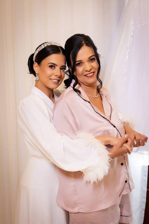 casamento-casa-fotografo-de-casamento-daniel-custodio-fotografias-noiva-noivo-madrinha-padrinho-vestido-make-cabelo-maquiagem-buque-mãe-pai-love-cerimonial-cerimonia-igreja-aliança-padre-buffet-DJ-familia-uberlandia-minas-gerias-brasil-foto-amor-brinde-'