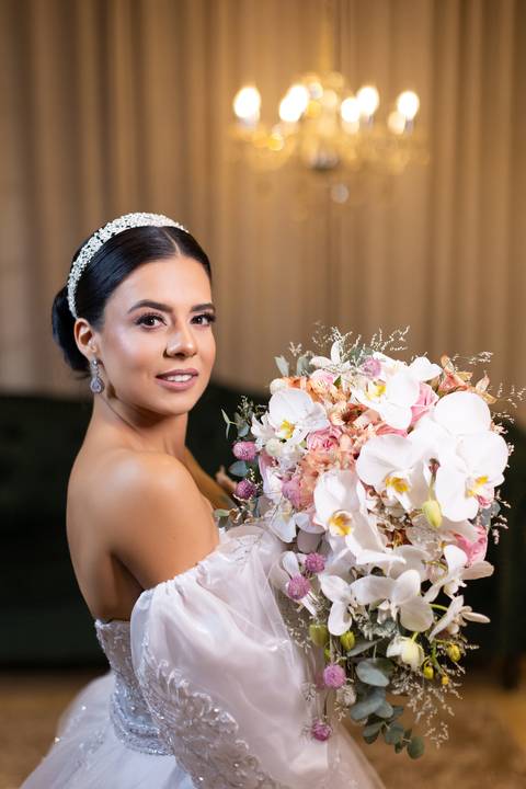 casamento-casa-fotografo-de-casamento-daniel-custodio-fotografias-noiva-noivo-madrinha-padrinho-vestido-make-cabelo-maquiagem-buque-mãe-pai-love-cerimonial-cerimonia-igreja-aliança-padre-buffet-DJ-familia-uberlandia-minas-gerias-brasil-foto-amor-brinde-'