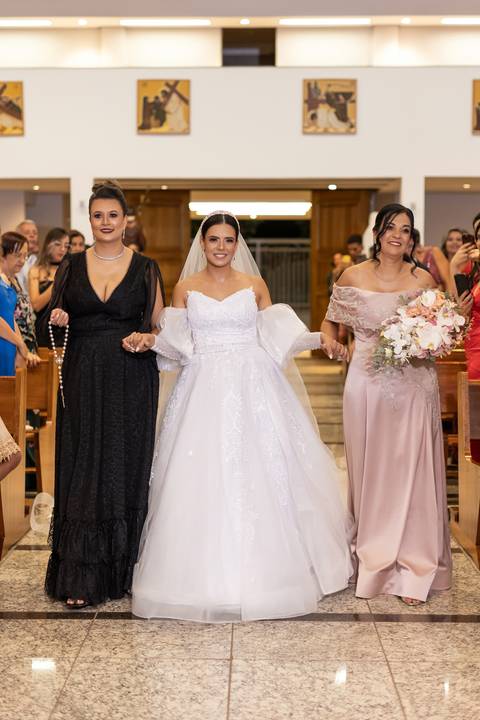casamento-casa-fotografo-de-casamento-daniel-custodio-fotografias-noiva-noivo-madrinha-padrinho-vestido-make-cabelo-maquiagem-buque-mãe-pai-love-cerimonial-cerimonia-igreja-aliança-padre-buffet-DJ-familia-uberlandia-minas-gerias-brasil-foto-amor-brinde-'