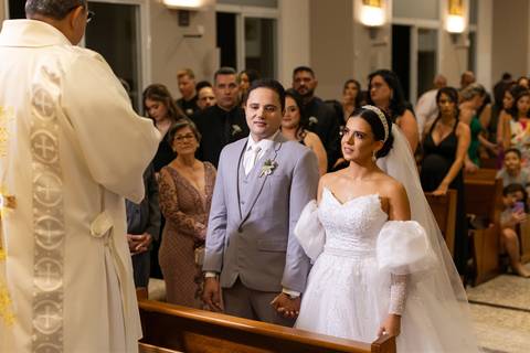 casamento-casa-fotografo-de-casamento-daniel-custodio-fotografias-noiva-noivo-madrinha-padrinho-vestido-make-cabelo-maquiagem-buque-mãe-pai-love-cerimonial-cerimonia-igreja-aliança-padre-buffet-DJ-familia-uberlandia-minas-gerias-brasil-foto-amor-brinde-'