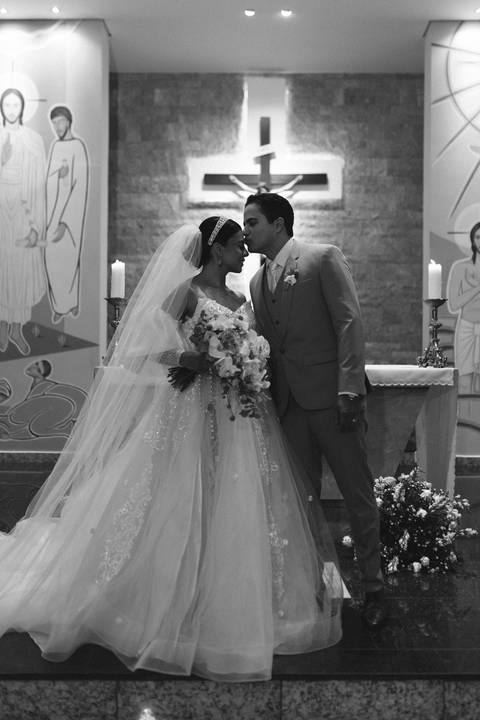 casamento-casa-fotografo-de-casamento-daniel-custodio-fotografias-noiva-noivo-madrinha-padrinho-vestido-make-cabelo-maquiagem-buque-mãe-pai-love-cerimonial-cerimonia-igreja-aliança-padre-buffet-DJ-familia-uberlandia-minas-gerias-brasil-foto-amor-brinde-'