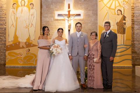 casamento-casa-fotografo-de-casamento-daniel-custodio-fotografias-noiva-noivo-madrinha-padrinho-vestido-make-cabelo-maquiagem-buque-mãe-pai-love-cerimonial-cerimonia-igreja-aliança-padre-buffet-DJ-familia-uberlandia-minas-gerias-brasil-foto-amor-brinde-'