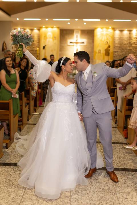 casamento-casa-fotografo-de-casamento-daniel-custodio-fotografias-noiva-noivo-madrinha-padrinho-vestido-make-cabelo-maquiagem-buque-mãe-pai-love-cerimonial-cerimonia-igreja-aliança-padre-buffet-DJ-familia-uberlandia-minas-gerias-brasil-foto-amor-brinde-'