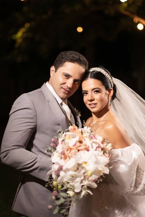 casamento-casa-fotografo-de-casamento-daniel-custodio-fotografias-noiva-noivo-madrinha-padrinho-vestido-make-cabelo-maquiagem-buque-mãe-pai-love-cerimonial-cerimonia-igreja-aliança-padre-buffet-DJ-familia-uberlandia-minas-gerias-brasil-foto-amor-brinde-'
