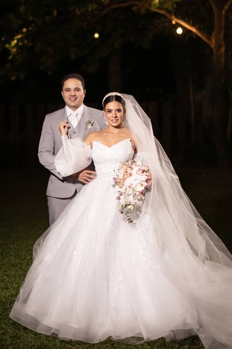casamento-casa-fotografo-de-casamento-daniel-custodio-fotografias-noiva-noivo-madrinha-padrinho-vestido-make-cabelo-maquiagem-buque-mãe-pai-love-cerimonial-cerimonia-igreja-aliança-padre-buffet-DJ-familia-uberlandia-minas-gerias-brasil-foto-amor-brinde-'