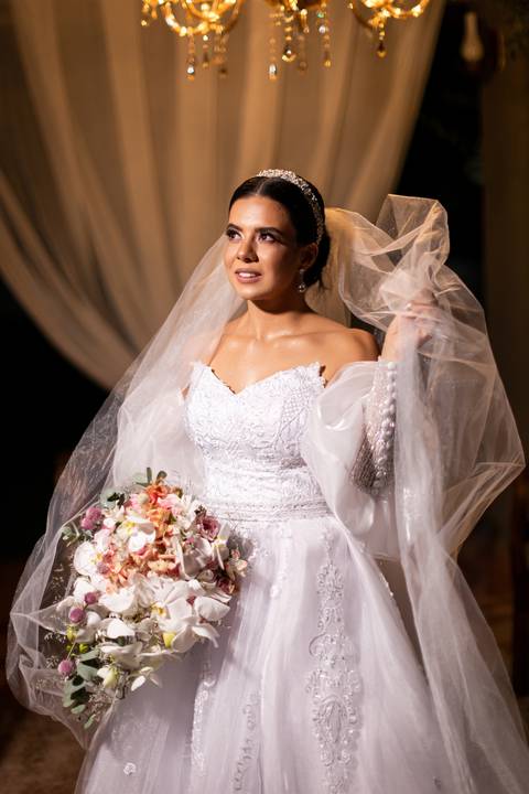 casamento-casa-fotografo-de-casamento-daniel-custodio-fotografias-noiva-noivo-madrinha-padrinho-vestido-make-cabelo-maquiagem-buque-mãe-pai-love-cerimonial-cerimonia-igreja-aliança-padre-buffet-DJ-familia-uberlandia-minas-gerias-brasil-foto-amor-brinde-'