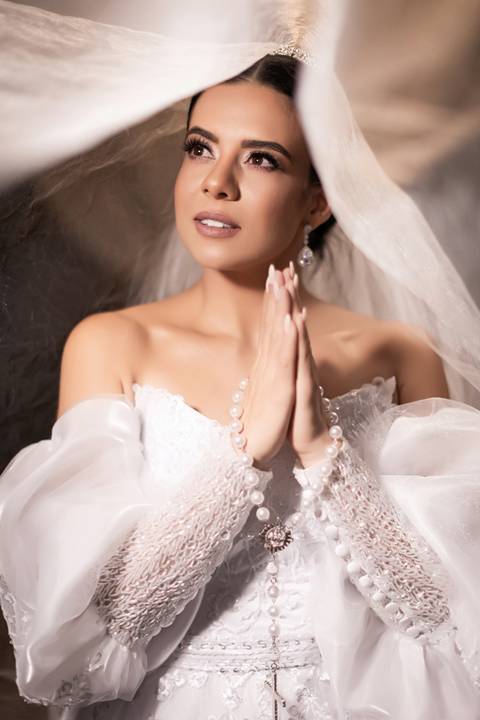 casamento-casa-fotografo-de-casamento-daniel-custodio-fotografias-noiva-noivo-madrinha-padrinho-vestido-make-cabelo-maquiagem-buque-mãe-pai-love-cerimonial-cerimonia-igreja-aliança-padre-buffet-DJ-familia-uberlandia-minas-gerias-brasil-foto-amor-brinde-'