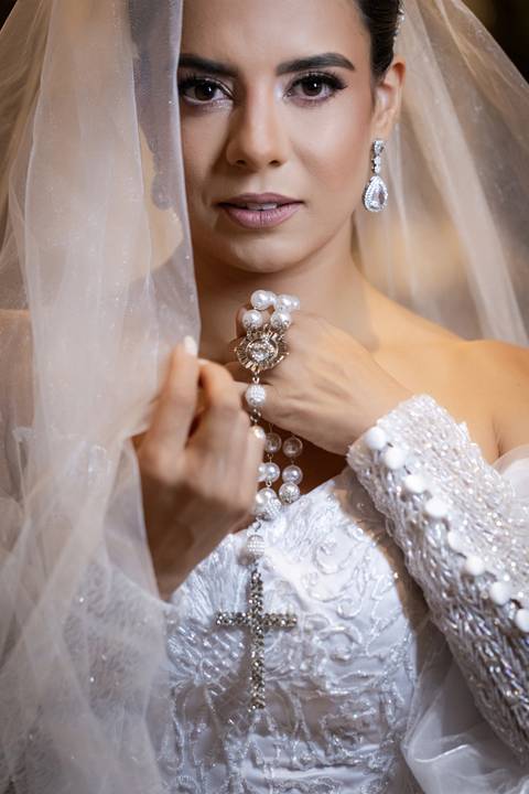 casamento-casa-fotografo-de-casamento-daniel-custodio-fotografias-noiva-noivo-madrinha-padrinho-vestido-make-cabelo-maquiagem-buque-mãe-pai-love-cerimonial-cerimonia-igreja-aliança-padre-buffet-DJ-familia-uberlandia-minas-gerias-brasil-foto-amor-brinde-'