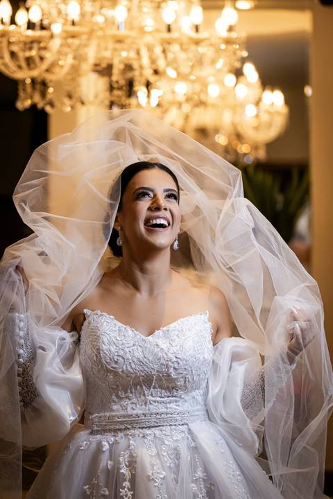 casamento-casa-fotografo-de-casamento-daniel-custodio-fotografias-noiva-noivo-madrinha-padrinho-vestido-make-cabelo-maquiagem-buque-mãe-pai-love-cerimonial-cerimonia-igreja-aliança-padre-buffet-DJ-familia-uberlandia-minas-gerias-brasil-foto-amor-brinde-'