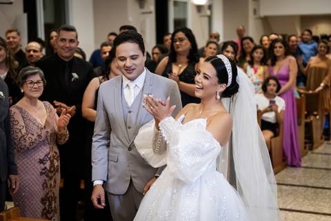 casamento-casa-fotografo-de-casamento-daniel-custodio-fotografias-noiva-noivo-madrinha-padrinho-vestido-make-cabelo-maquiagem-buque-mãe-pai-love-cerimonial-cerimonia-igreja-aliança-padre-buffet-DJ-familia-uberlandia-minas-gerias-brasil-foto-amor-brinde-'