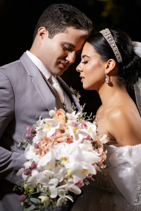 casamento-casa-fotografo-de-casamento-daniel-custodio-fotografias-noiva-noivo-madrinha-padrinho-vestido-make-cabelo-maquiagem-buque-mãe-pai-love-cerimonial-cerimonia-igreja-aliança-padre-buffet-DJ-familia-uberlandia-minas-gerias-brasil-foto-amor-brinde-'