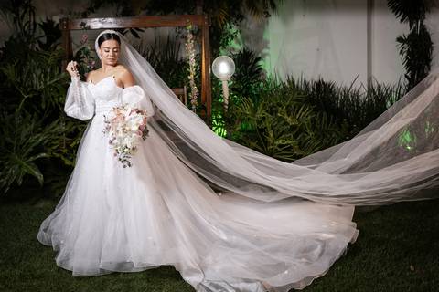 casamento-casa-fotografo-de-casamento-daniel-custodio-fotografias-noiva-noivo-madrinha-padrinho-vestido-make-cabelo-maquiagem-buque-mãe-pai-love-cerimonial-cerimonia-igreja-aliança-padre-buffet-DJ-familia-uberlandia-minas-gerias-brasil-foto-amor-brinde-'