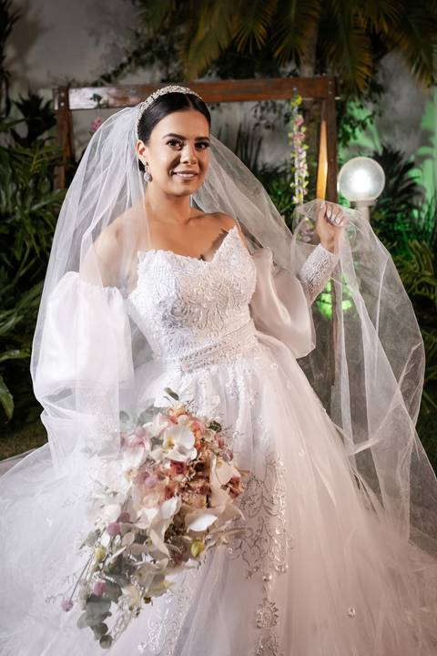 casamento-casa-fotografo-de-casamento-daniel-custodio-fotografias-noiva-noivo-madrinha-padrinho-vestido-make-cabelo-maquiagem-buque-mãe-pai-love-cerimonial-cerimonia-igreja-aliança-padre-buffet-DJ-familia-uberlandia-minas-gerias-brasil-foto-amor-brinde-'