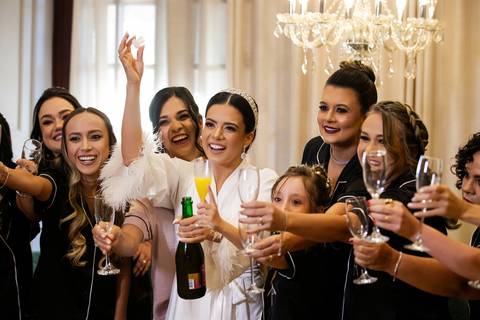 casamento-casa-fotografo-de-casamento-daniel-custodio-fotografias-noiva-noivo-madrinha-padrinho-vestido-make-cabelo-maquiagem-buque-mãe-pai-love-cerimonial-cerimonia-igreja-aliança-padre-buffet-DJ-familia-uberlandia-minas-gerias-brasil-foto-amor-brinde-'