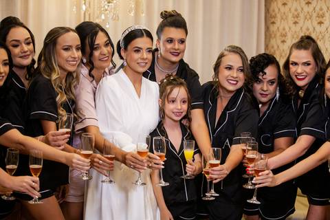 casamento-casa-fotografo-de-casamento-daniel-custodio-fotografias-noiva-noivo-madrinha-padrinho-vestido-make-cabelo-maquiagem-buque-mãe-pai-love-cerimonial-cerimonia-igreja-aliança-padre-buffet-DJ-familia-uberlandia-minas-gerias-brasil-foto-amor-brinde-'