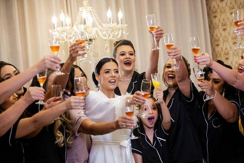 casamento-casa-fotografo-de-casamento-daniel-custodio-fotografias-noiva-noivo-madrinha-padrinho-vestido-make-cabelo-maquiagem-buque-mãe-pai-love-cerimonial-cerimonia-igreja-aliança-padre-buffet-DJ-familia-uberlandia-minas-gerias-brasil-foto-amor-brinde-'