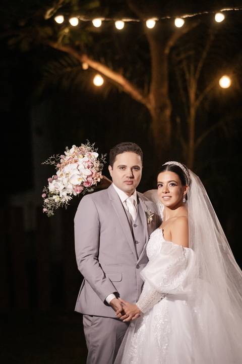 casamento-casa-fotografo-de-casamento-daniel-custodio-fotografias-noiva-noivo-madrinha-padrinho-vestido-make-cabelo-maquiagem-buque-mãe-pai-love-cerimonial-cerimonia-igreja-aliança-padre-buffet-DJ-familia-uberlandia-minas-gerias-brasil-foto-amor-brinde-'