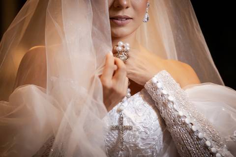 casamento-casa-fotografo-de-casamento-daniel-custodio-fotografias-noiva-noivo-madrinha-padrinho-vestido-make-cabelo-maquiagem-buque-mãe-pai-love-cerimonial-cerimonia-igreja-aliança-padre-buffet-DJ-familia-uberlandia-minas-gerias-brasil-foto-amor-brinde-'