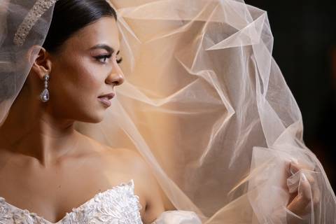 casamento-casa-fotografo-de-casamento-daniel-custodio-fotografias-noiva-noivo-madrinha-padrinho-vestido-make-cabelo-maquiagem-buque-mãe-pai-love-cerimonial-cerimonia-igreja-aliança-padre-buffet-DJ-familia-uberlandia-minas-gerias-brasil-foto-amor-brinde-'